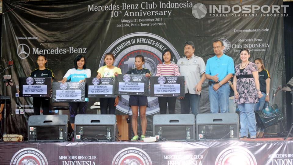 Juara kategori putri di bawah 40 tahun Mercedes-Benz Club Indonesia 10K. Selain mendapatkan hadiah uang, pemenang juga mendapatkan hadiah one day service berupa pengalaman mengendarai mobil Mercedes-Benz selama satu hari.